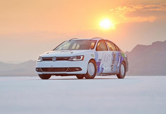 Το νέο ρεκόρ ταχύτητας για υβριδικά αυτοκίνητα, ανήκει, πλέον, στο VW Jetta.